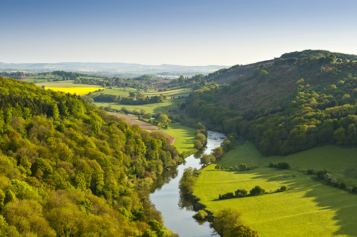 Meandering,River,Wye,Making,Its,Way,Through,Lush,Green,Rural